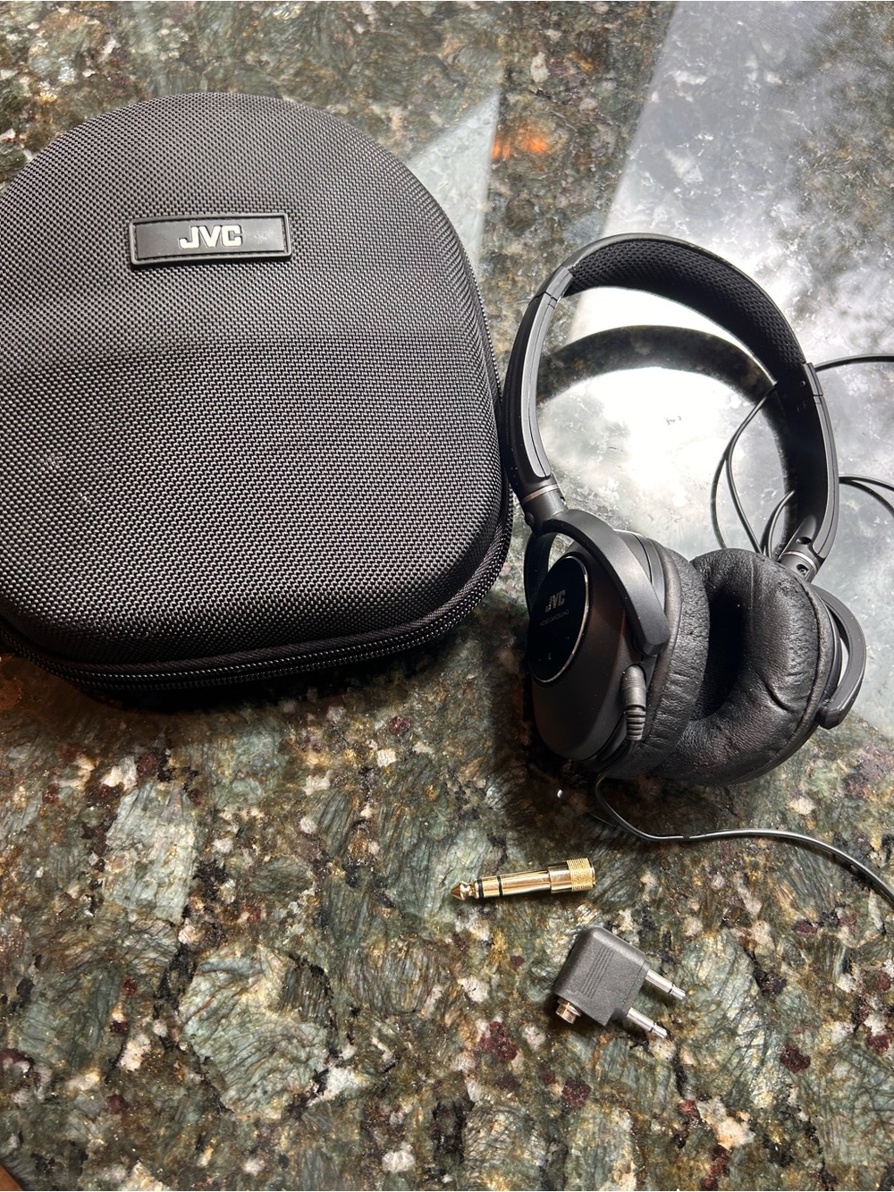 JVC Stereo Headphones HA-NC250 Plug in Headphones with Case